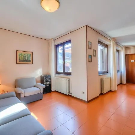 Laura's Cozy Center - Happy Apartment