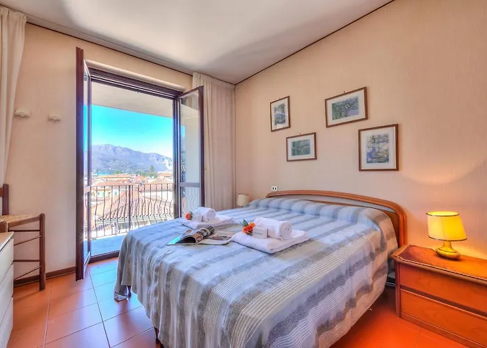 Laura's Cozy Center - Happy * 스트레사